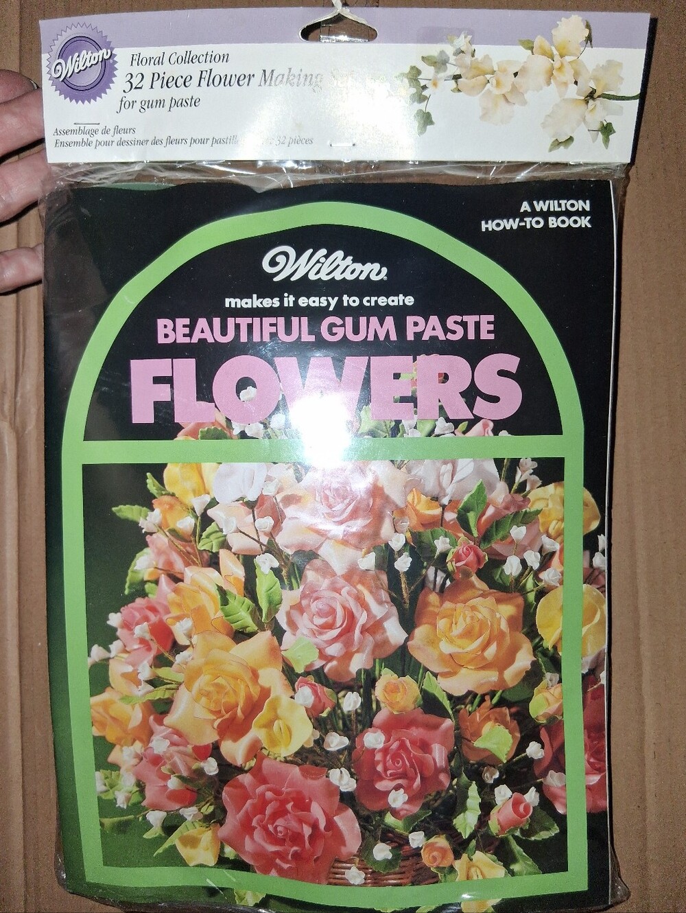 Wilton Beautiful Gum Paste Flowers Set Plus Various Othe Cake Supplies,
